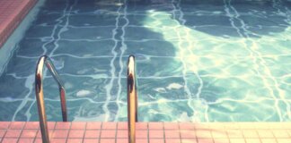 Bimba risucchiata da bocchettone piscina, Gaslini: “Condizioni restano gravissime”