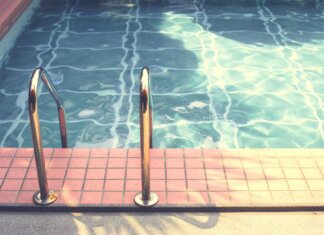 Bimba risucchiata da bocchettone piscina, Gaslini: “Condizioni restano gravissime”