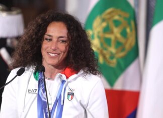 Brignone: “Sogno un figlio, dopo lo sci girerò il mondo in surf. Popolare come Sinner? Lui ha il jet, io prendo Ryanair”