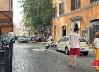 Cade dal terrazzo della casa a Trastevere, morto l’attore Pippo Di Marca