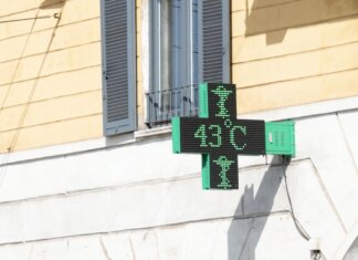 Caldo record, oggi 16 città da bollino rosso e domani scendono a 14 per effetto temporali