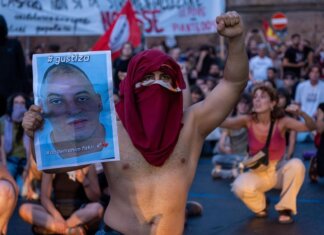 Caso Fakir, dalla morte alla guerriglia a Bologna. Nordio: “Qui nessun modello Ice”