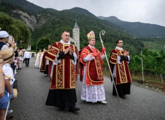 Chiesa, Lefebvriani ordinano 4 vescovi senza mandato pontificio: è scisma