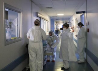 Ordine dei medici, appello al parlamentari della Toscana: “Si revochi la reiscrizione dei professionisti radiati durante il Covid”