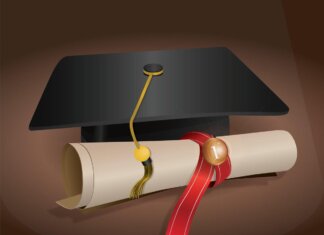 Da università fantasma centinaia di falsi diplomi, anche laurea honoris causa a Pippo Franco ignaro di tutto