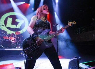 E’ morta Jennifer Finch, la bassista delle L7 aveva 59 anni