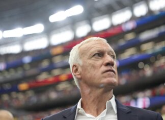 Francia, Deschamps (al capolinea) attacca l’arbitro: “È al livello di una semifinale dei Mondiali?”