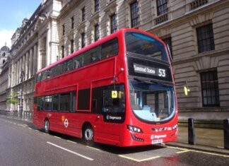 Gb, i celebri bus rossi ‘parlano’ cinese: svolta green a Londra con l’aiuto di Pechino