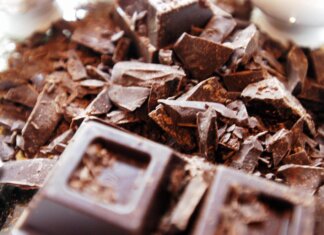 Giornata mondiale del cioccolato, il medico-nutrizionista: “Gustarlo è un’emozione biologica unica ma c’è un limite”