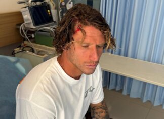 Grave incidente per surfista italiano Rudy Ghiara in Indonesia, operato d’urgenza dopo un impatto sul reef