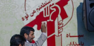 “Incontri segreti del Mossad con Ahmadinejad”, il piano di Israele per il cambio di regime in Iran