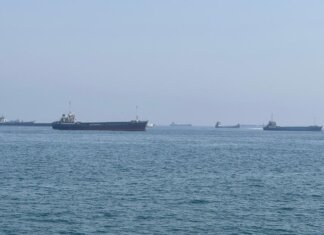 Iran chiude stretto Hormuz “fino a nuovo ordine”. Raid Usa: “Colpiti 140 obiettivi”. Sotto attacco Emirati Arabi Uniti, Bahrein e Qatar