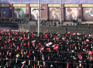 Iran, iniziati i funerali di Khamenei: slogan contro Usa e Israele a Teheran
