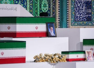 Iran, preghiera funebre per Khamenei: ci sono tre figli ma non Mojtaba