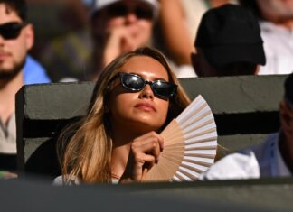 Laila Hasanovic esulta e abbraccia Sinner, festa tra fidanzati a Wimbledon