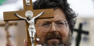 Mario Adinolfi arrestato a Roma per truffa ed evasione fiscale