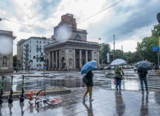 Meteo, caldo e temporali estremi: cosa fare (e cosa no) per evitare rischi