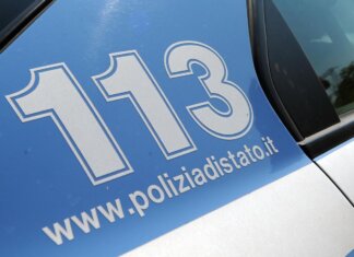 Milano, colpito con venti coltellate alla schiena per strada: grave un 55enne