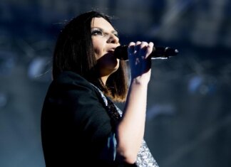 Mondiali, Laura Pausini, Robbie Williams e Tom Cruise protagonisti della cerimonia di chiusura