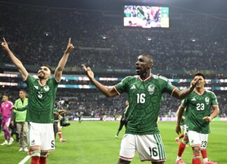Mondiali, Messico agli ottavi: Ecuador dominato 2-0