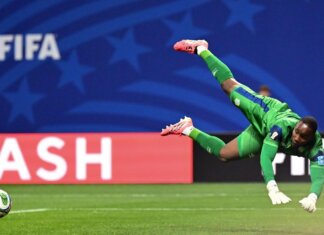Mondiali, Mpasi show nel primo tempo contro l’Inghilterra: chi è il portiere del Congo