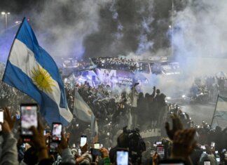 Mondiali, l’Argentina rientra a Buenos Aires senza festa e senza Messi dopo il ko in finale