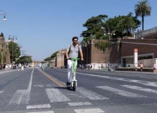 Monopattini, oggi scatta l’assicurazione: ma solo uno su dieci ha la targa
