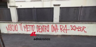 “Nordio ti metto dentro una R4”, scritta choc firmata Br a Roma. Potenziata la scorta al ministro e massima allerta