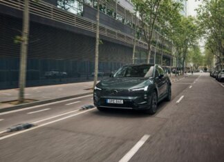 Nuova Volvo EX60: al via le prime consegne del SUV elettrico da 810 km