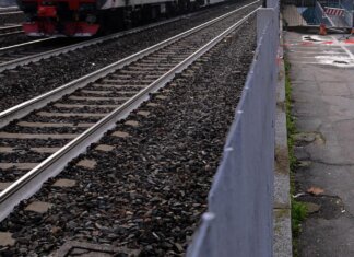 Operaio scivola sui binari, travolto e ucciso da treno a San Giorgio di Nogaro