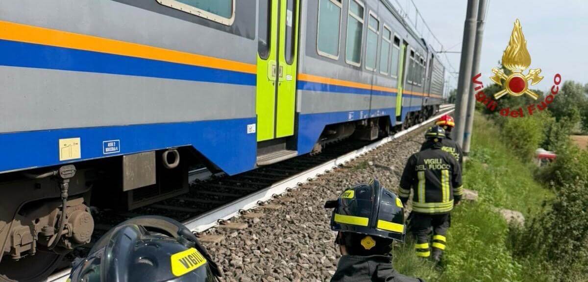 treno resta fermo sui binari per un8217avaria intervengono vigili del fuoco e protezione civile da Corrieretoscano.it treno resta fermo sui binari per un8217avaria intervengono vigili del fuoco e protezione civile