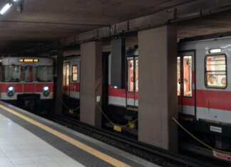 Ragazza sfregiata con il coltello in metro a Milano, Saidi resta in carcere