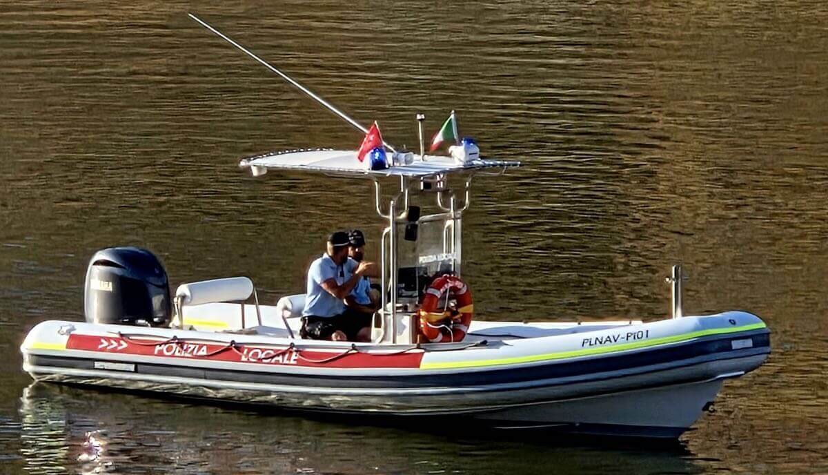 reti da pesca vietate lungo l8217arno scatta il sequestro della polizia locale da Corrieretoscano.it reti da pesca vietate lungo l8217arno scatta il sequestro della polizia locale