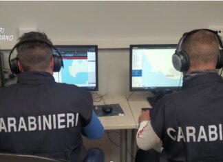 Maxiblitz all’alba di polizia e carabinieri a Livorno: dodici indagati, tre finiscono in manette