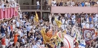 Siena, vince la ‘nonna’ del Palio: trionfo dell’Aquila con Tittia su Diodoro