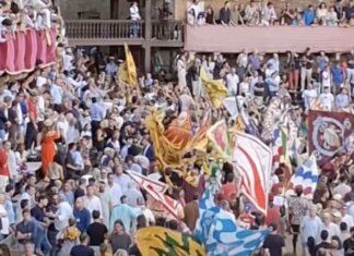 Siena, vince la ‘nonna’ del Palio: trionfo dell’Aquila con Tittia su Diodoro