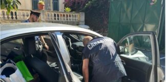 Rubano un orologio a un turista al centro commerciale, rintracciati e arrestati in Liguria