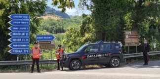 Furti in serie nelle auto in sosta: due arresti e una denuncia in Val d’Orcia