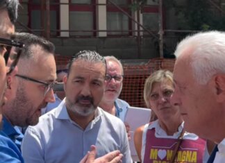 Giani contestato a San Marcello Pistoiese: “Inaugurate i palazzi ma ci togliete la salute” Confronto del presidente della Regione Toscana con i manifestanti. Proteste con cartelli e fischietti per la sorte dell'ospedale Pacini. Alessandro Capecchi, consigliere regionale FdI: "Pacini di fatto retrocesso a un insieme di servizi ambulatoriali senza pronto soccorso"