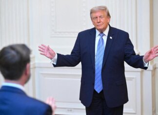 Trump rilancia sospetti su voto: “Cina interferì”. Ma le carte non provano manipolazioni