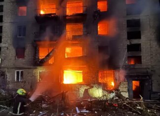 Ucraina, Russia attacca Kiev con missili e droni: 8 morti