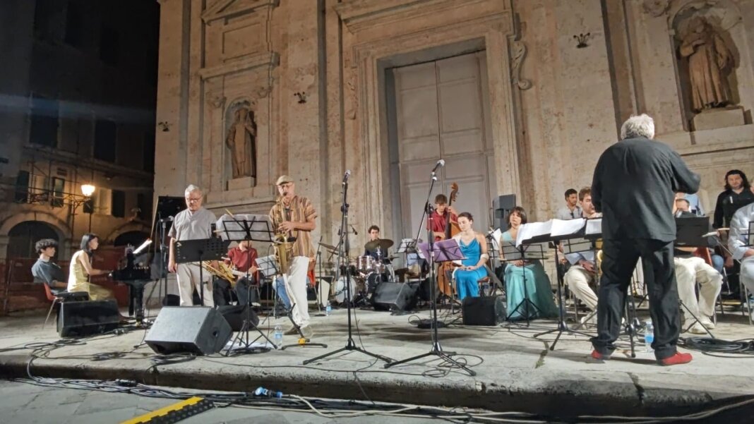 Un momento del concerto del 27 luglio a Piazza Provenzano