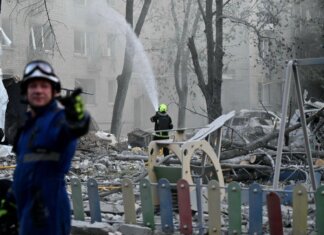 Venezuela, ancora vivo a una settimana dal terremoto: soccorritori al lavoro per estrarlo da macerie