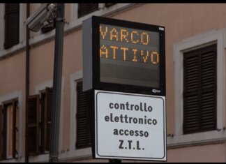 ZTL di Roma, da oggi per accedere servirà il permesso anche alle auto elettriche e a idrogeno