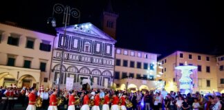 La Notte Bianca illumina il centro di Empoli, il commercio festeggia con musica e luminarie