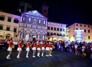 La Notte Bianca illumina il centro di Empoli, il commercio festeggia con musica e luminarie