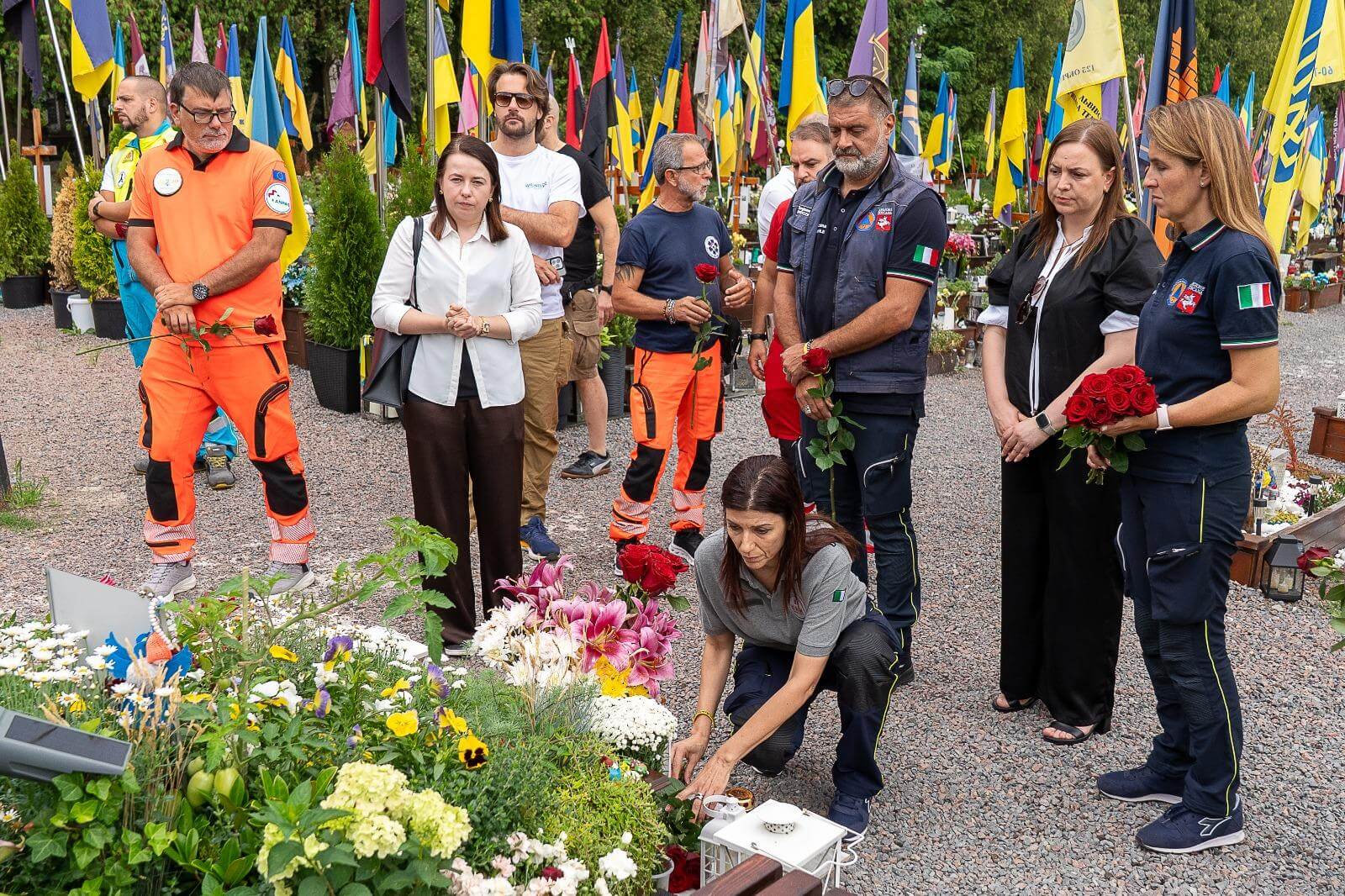 dalla delegazione toscana in ucraina un mazzo di fiori in ricordo di iryna tsybuch da Corrieretoscano.it dalla delegazione toscana in ucraina un mazzo di fiori in ricordo di iryna tsybuch