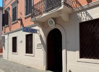Perseguita ripetutamente la ex: va ai domiciliari con il braccialetto elettronico