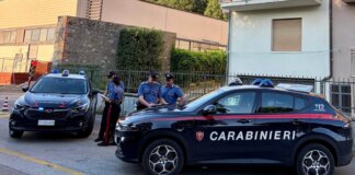 Al culmine della lite incendia la casa dell’amico: in carcere