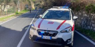 Investe una ciclista e fugge: denunciato pensionato a San Giuliano Terme polizia municipale
